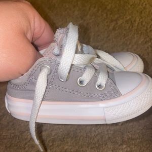 Converse size 4